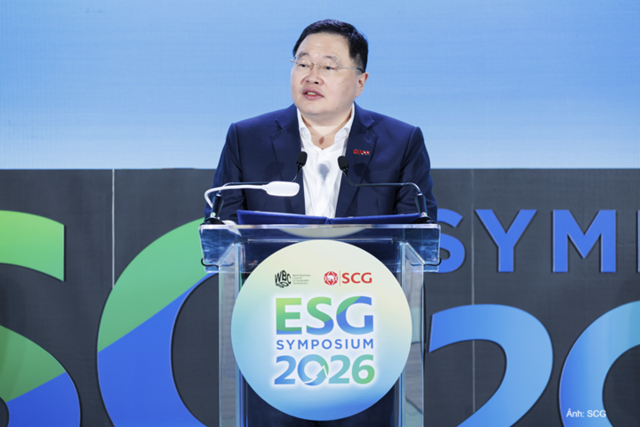 Ông Thammasak Sethaudom, Chủ tịch kiêm Giám đốc điều hành SCG, phát biểu tại ESG Symposium 2026 về định hướng thúc đẩy chuyển đổi xanh và phát triển bền vững trong khu vực ASEAN.