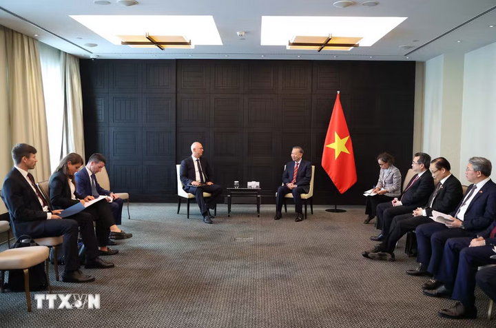 Tổng Bí thư, Chủ tịch nước Tô Lâm tiếp Tổng Giám đốc Quỹ Đầu tư trực tiếp Nga Kiril Dmitriev. Ảnh: Thống Nhất/TTXVN