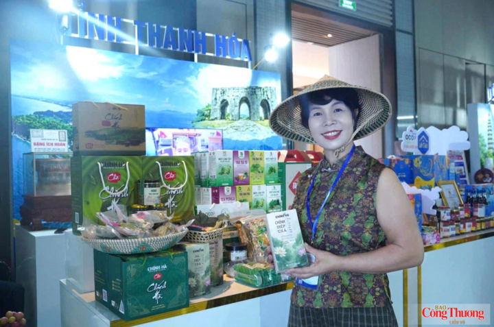 Chị Đỗ Thị Hà đam mê quảng bá các sản phẩm đặc trưng của xứ Thanh và các sản phẩm do cơ sở chị sản xuất