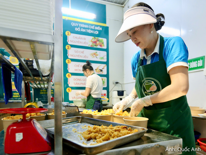 Với người tiêu dùng, sự phát triển đa dạng của các ngành nghề bán lẻ mang lại nhiều thuận lợi. Trong đó, khách hàng có thể lựa chọn nhiều địa điểm, mức giá, thương hiệu và hình thức mua hàng khác nhau.
