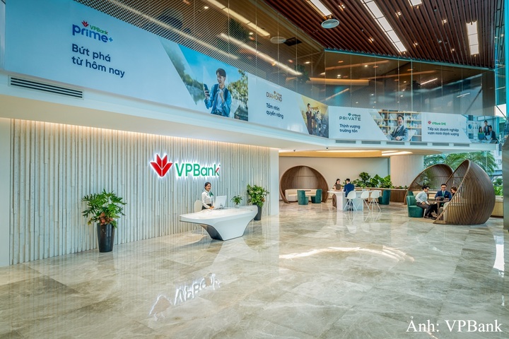 Bên cạnh dịch vụ ngân hàng, hệ sinh thái tài chính của VPBank đang cung cấp đa dạng dịch vụ cho nhiều tệp khách hàng khác nhau.