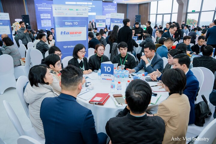 Nhà mua hàng và nhà cung cấp trao đổi nhu cầu hợp tác tại sự kiện giao thương ngày 06/01/2026 tại Bắc Ninh.