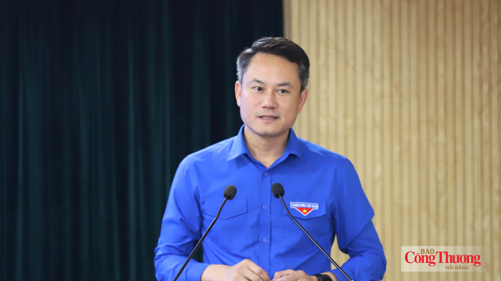 Anh Nguyễn Kim Quy - Bí thư Trung ương Đoàn, Phó Chủ tịch Trung ương Hội Liên hiệp Thanh niên Việt Nam phát biểu tại chương trình