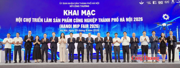 Các đại biểu tham gia cắt băng khai mạc Hội chợ triển lãm sản phẩm công nghiệp Hà Nội năm 2026 (Hanoi MIP Fair 2026).