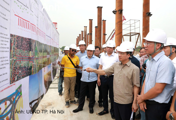 Phó Chủ tịch UBND thành phố Hà Nội Bùi Duy Cường đã chủ trì kiểm tra hiện trường thi công 3 dự án cầu trọng điểm.