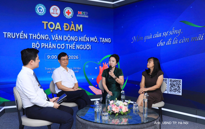 Các đại biểu phát biểu, chia sẻ tại buổi tọa đàm.
