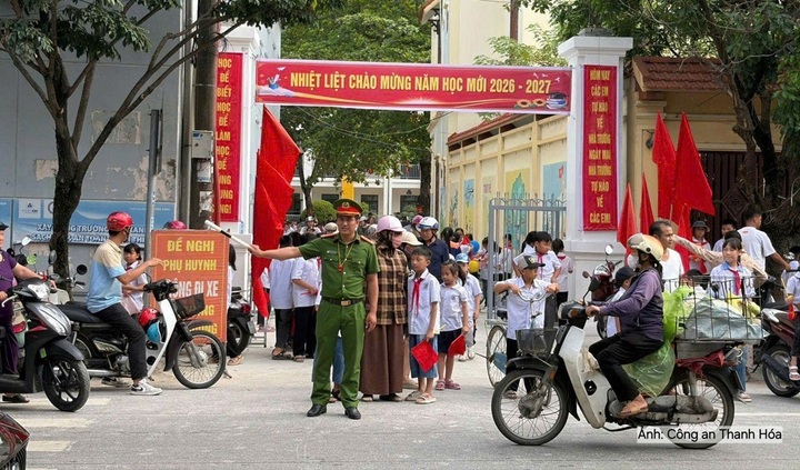 Công an các phường Hạc Thành, Nguyệt Viên, Đông Quang, Đông Sơn (tỉnh Thanh Hóa) đã chủ động triển khai các phương án bảo đảm an ninh, trật tự, an toàn giao thông.