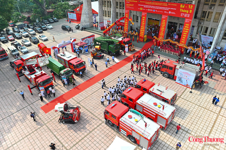 Sáng 9/9, Triển lãm quốc tế về kỹ thuật, phương tiện phòng cháy chữa cháy và cứu nạn cứu hộ năm 2026 được khai mạc tại Cung Văn hóa Lao động Hữu nghị Việt - Xô (Hà Nội).