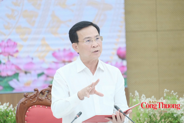 Chủ tịch UBND tỉnh Lâm Đồng Hồ Văn Mười phát biểu tại buổi làm việc.