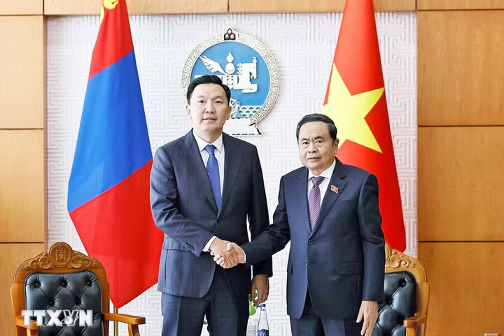 Chủ tịch Quốc hội Trần Thanh Mẫn hội kiến Thủ tướng Mông Cổ Nyam-Osor Uchral. Ảnh: Doãn Tấn/TTXVN