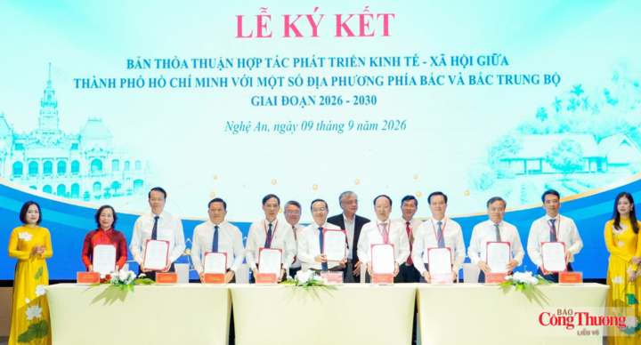 Đại diện TP. Hồ Chí Minh và một số địa phương phía Bắc và Bắc Trung Bộ ký kết thỏa thuận hợp tác giai đoạn 2026-2030
