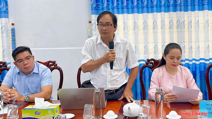 Đại diện các cơ quan báo chí đặt câu hỏi tại buổi họp báo.