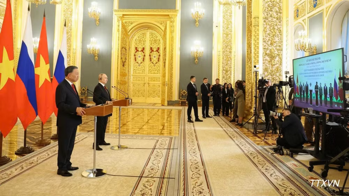 Tổng Bí thư, Chủ tịch nước Tô Lâm và Tổng thống Nga Vladimir Putin dự Lễ khánh thành phòng xét nghiệm phòng, chống dịch bệnh theo hình thức trực tuyến. Ảnh: Thống Nhất/TTXVN