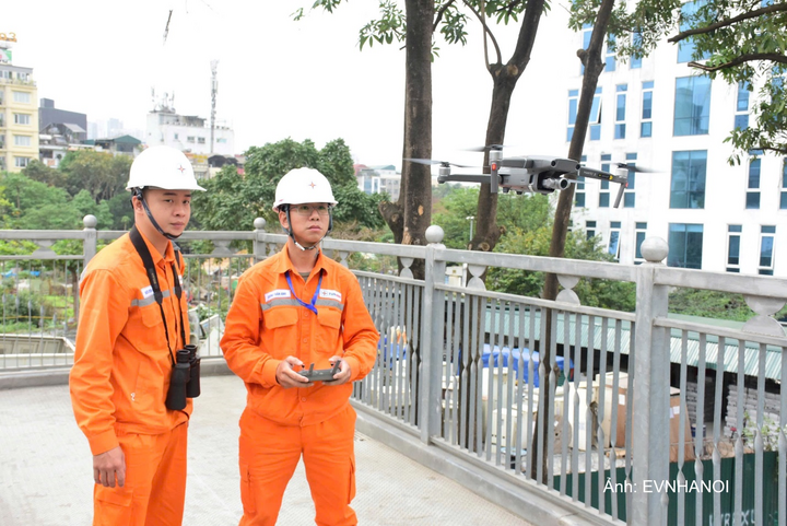 Ứng dụng UAV kiểm tra đường dây lưới điện