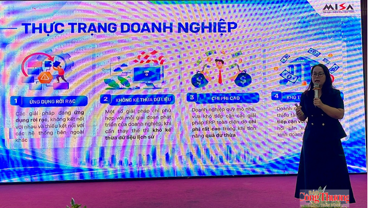 Bà Nguyễn Ngọc Lệ -  Giám đốc khối kinh doanh, Tập đoàn MISA trình bày báo cáo chủ đề tại hội thảo.
