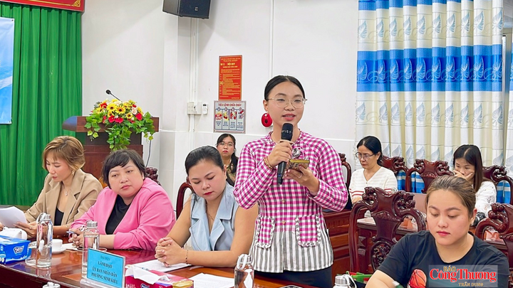 Bà Phương Thảo, đại diện truyền thông Công ty Trúc Nghi Event, phát biểu tại buổi họp báo.