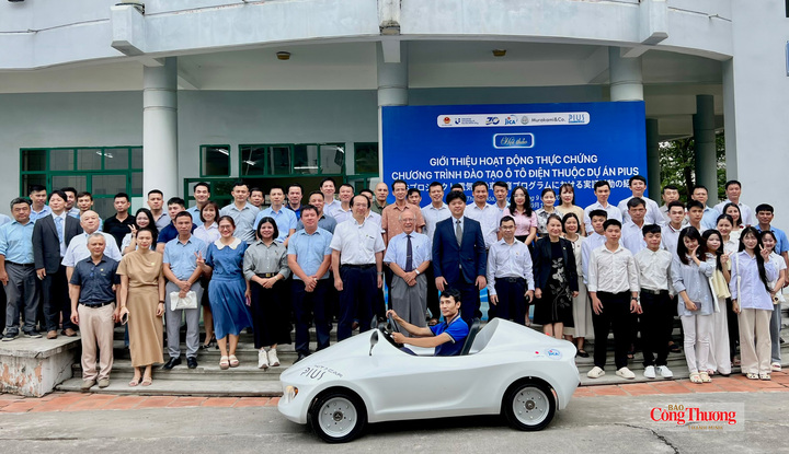 Đại biểu tham dự sự kiện.
