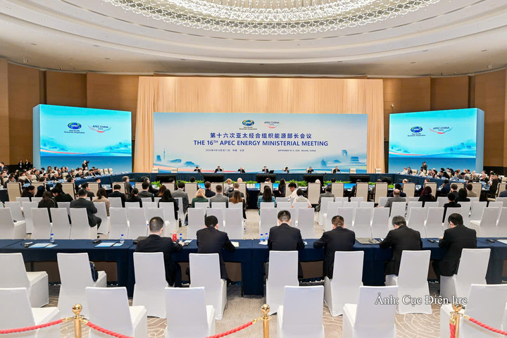 Toàn cảnh phiên khai mạc.