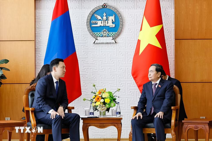 Chủ tịch Quốc hội Trần Thanh Mẫn hội kiến Thủ tướng Mông Cổ Nyam-Osor Uchral. Ảnh: Doãn Tấn/TTXVN