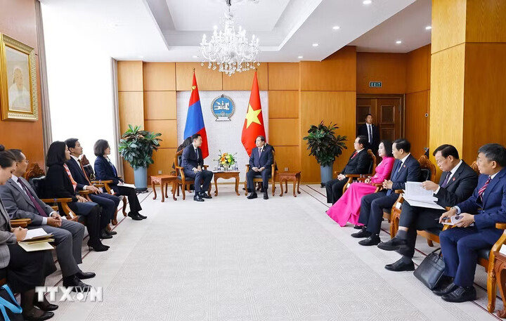 Chủ tịch Quốc hội Trần Thanh Mẫn hội kiến Thủ tướng Mông Cổ Nyam-Osor Uchral. Ảnh: Doãn Tấn/TTXVN