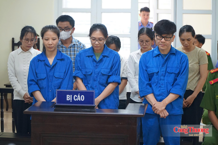 Các bị cáo tại phiên tòa sơ thẩm.