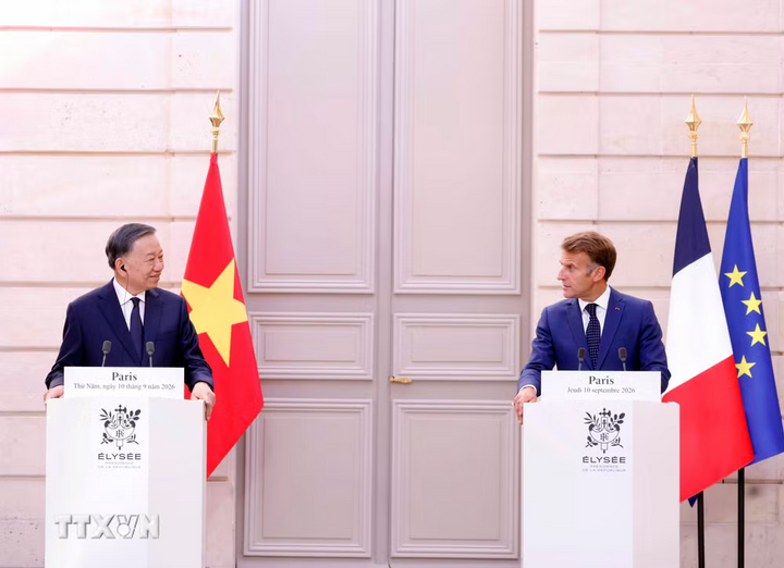 Tổng Bí thư, Chủ tịch nước Tô Lâm và Tổng thống Pháp Emmanuel Macron gặp gỡ báo chí, thông báo kết quả hội đàm. Ảnh: Thống Nhất/TTXVN