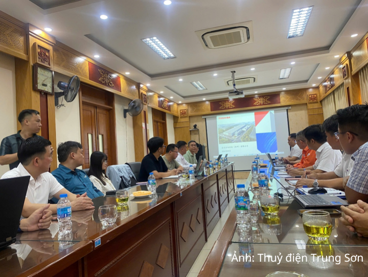 Đại diện TSHPCo và đoàn công tác trao đổi về các giải pháp kỹ thuật, quản lý và bảo dưỡng thiết bị.
