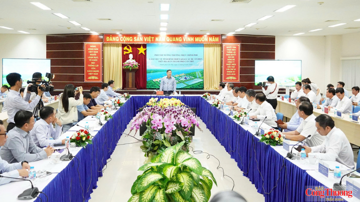 Phó Thủ tướng Thường trực Chính phủ Phạm Gia Túc chủ trì  buổi làm việc.