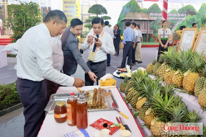 Nông sản được bày bán tại Hội nghị Xúc tiến đầu tư tỉnh Điện Biên năm 2026.