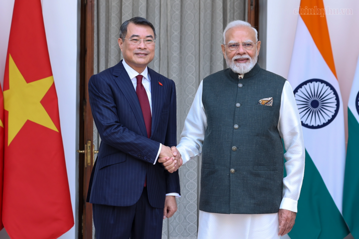Thủ tướng Lê Minh Hưng và Thủ tướng Ấn Độ Narendra Modi chụp ảnh chung trước hội đàm - Ảnh: chinhphu.vn/Nhật Bắc
