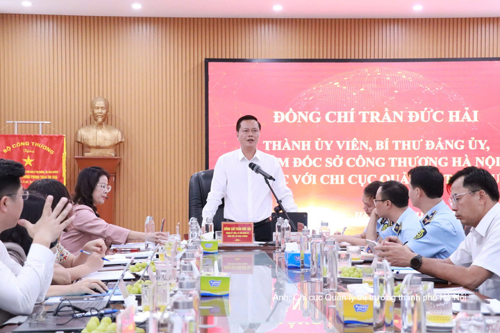 Ông Trần Đức Hải, Giám đốc Sở Công Thương Hà Nội phát biểu tại buổi làm việc.