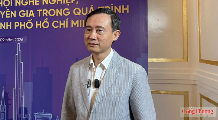 Ông Hoàng Vĩnh Hưng trả lời phỏng vấn phóng viên Báo Công Thương bên lề hội nghị.