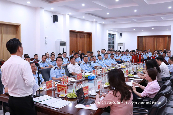 Quang cảnh buổi làm việc.