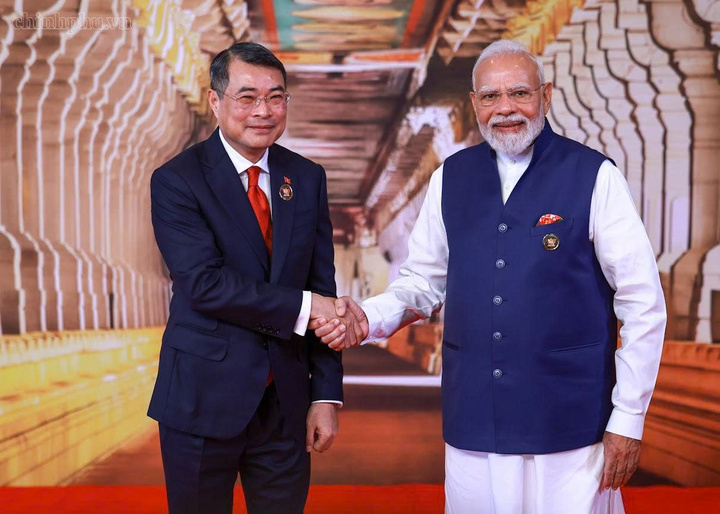 Thủ tướng Chính phủ Lê Minh Hưng và Thủ tướng Ấn Độ Narendra Modi tại Phiên thảo luận Hội nghị thượng đỉnh BRICS lần thứ 18 - Ảnh: chinhphu.vn/Nhật Bắc