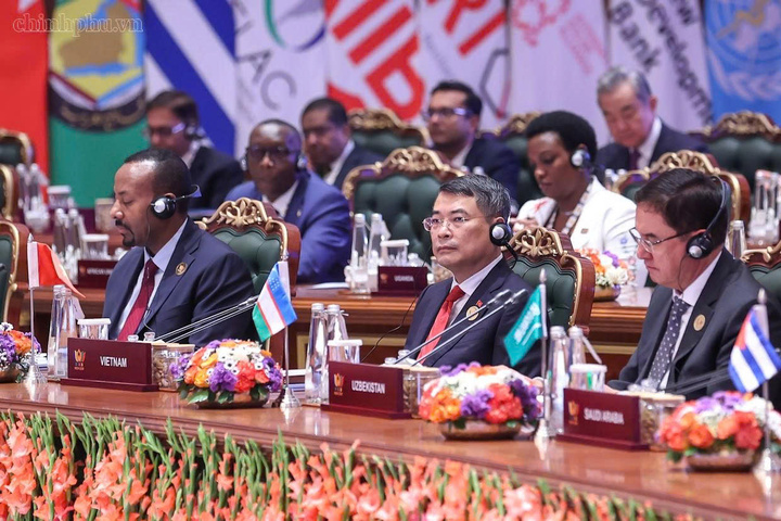 Thủ tướng Lê Minh Hưng tham dự phiên họp Hội nghị thượng đỉnh BRICS lần thứ 18 về “Tự cường, đổi mới sáng tạo, hợp tác và phát triển bền vững: Định hình tương lai tăng trưởng bao trùm toàn cầu” - Ảnh: chinhphu.vn/Nhật Bắc