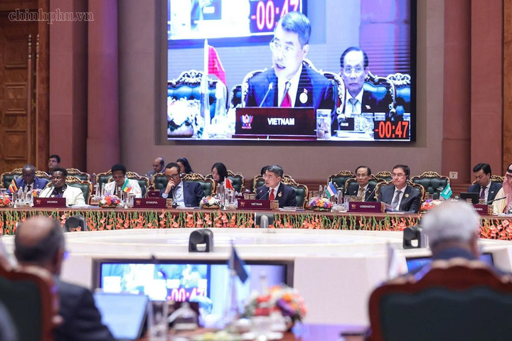 Thủ tướng Chính phủ Lê Minh Hưng phát biểu tại phiên họp - Ảnh: chinhphu.vn/Nhật Bắc