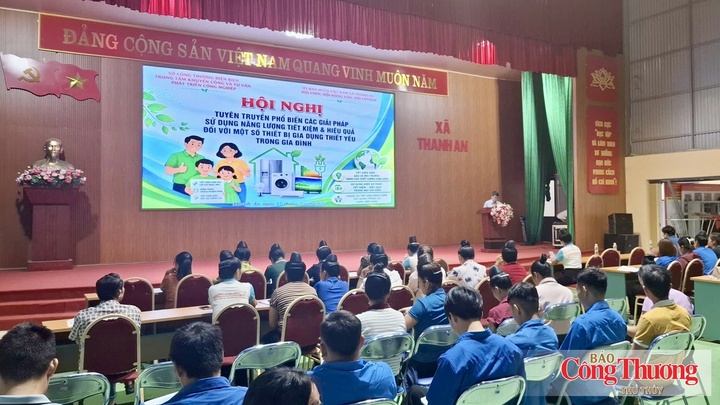 Hội nghị tuyên truyền về tiết kiệm điện trong gia đình thu hút hàng trăm người tham gia.
