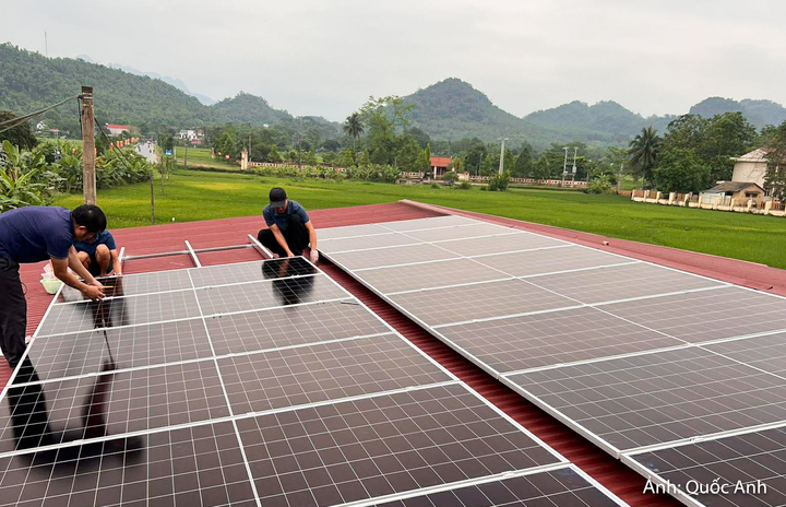 Nhiều gia đình khu vực miền núi Thanh Hoá lắp điện mặt trời áp mái như một giải pháp tiết kiệm.