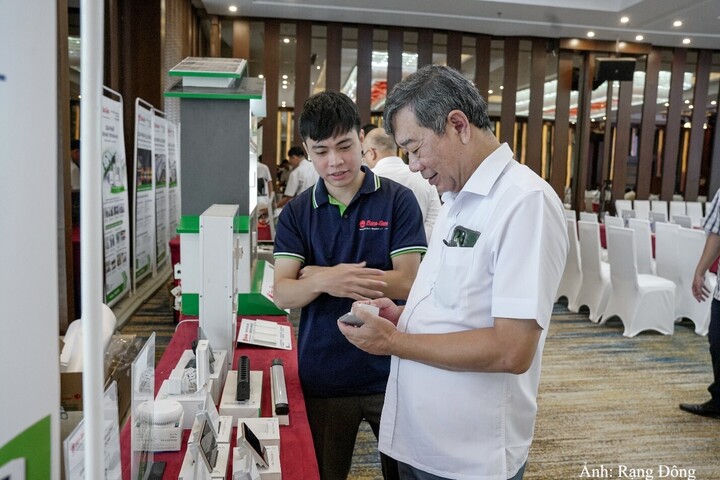 Khách mời trài nghiệm giải pháp nhà thông minh Rạng Đông