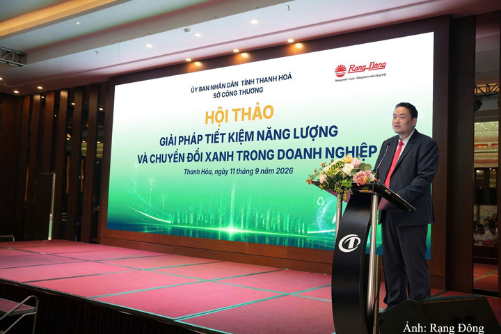 Ông Nguyễn Hoàng Kiên – Phó Tổng Giám đốc Công ty Cổ phần Bóng đèn Phích nước Rạng Đông phát biểu tại Hội thảo