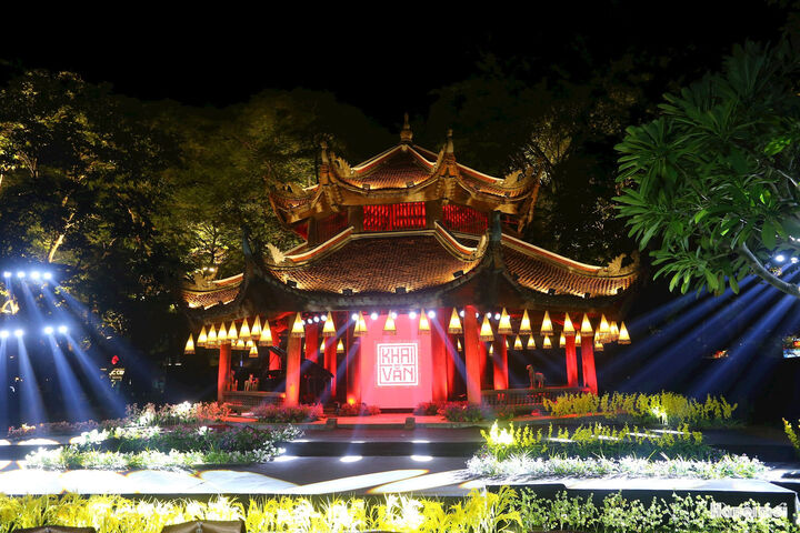 Trong khuôn khổ Festival Thăng Long – Hà Nội lần thứ II năm 2026, tại Di tích Quốc gia đặc biệt Văn Miếu – Quốc Tử Giám diễn ra nhiều hoạt động văn hóa, nghệ thuật.