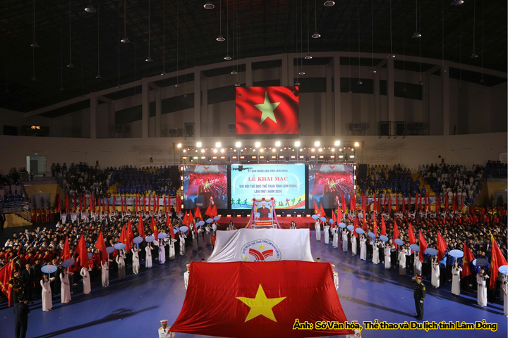 Toàn cảnh Lễ khai mạc.
