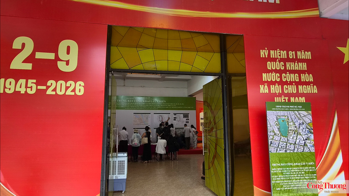 Không gian trưng bày công khai lấy ý kiến cộng đồng dân cư được tổ chức tại Trung tâm Thông tin Triển lãm Hà Nội (số 93 Đinh Tiên Hoàng).