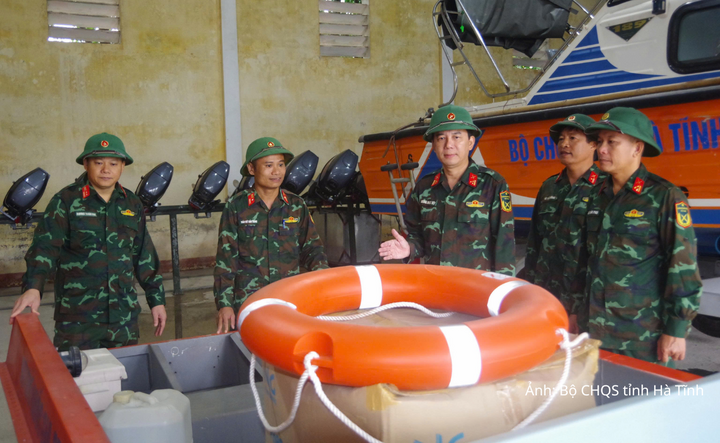 Bộ Chỉ huy quân sự tỉnh Hà Tĩnh chuẩn bị đầy đủ về nhân lực, phương tiện đặc chủng và vật chất dự trữ, hậu cần.