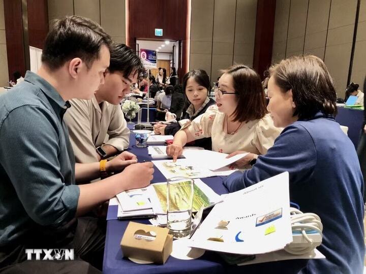 Doanh nghiệp Thái Lan và Việt Nam trao đổi hợp tác kinh doanh.