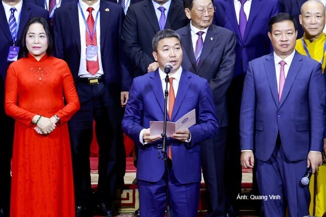 Ông Phan Anh Sơn, Bí thư Đảng ủy, Chủ tịch Liên hiệp các tổ chức hữu nghị Việt Nam phát biểu nhận nhiệm vụ.