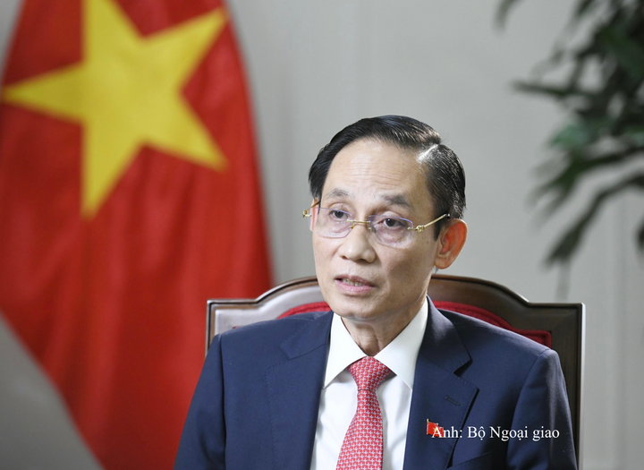 Ủy viên Bộ Chính trị, Bộ trưởng Bộ Ngoại giao Lê Hoài Trung.