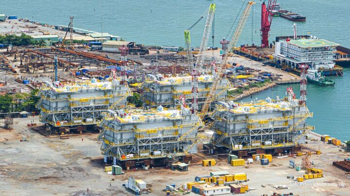 Các công trình được hạ thủy thành công, chuẩn bị bước vào hành trình ra biển, thực hiện công tác lắp đặt, đấu nối ngoài khơi Ba Lan - Ảnh: Petrovietnam cung cấp