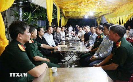 Lãnh đạo tỉnh Hưng Yên, Quân khu 3 và xã Vũ Thư thăm hỏi, động viên, chia buồn với gia đình Trung tá Trần Văn Tùng.