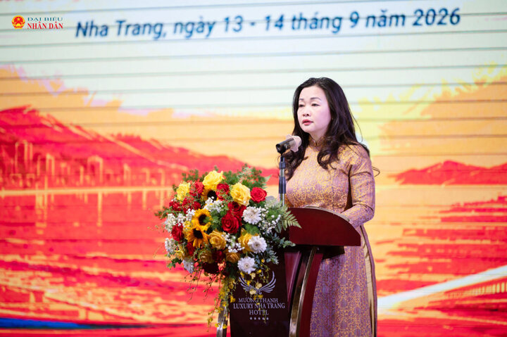 Tổng Biên tập Báo Đại biểu Nhân dân Phạm Thị Thanh Huyền phát biểu khai mạc hội nghị. Ảnh: Phạm Thắng
